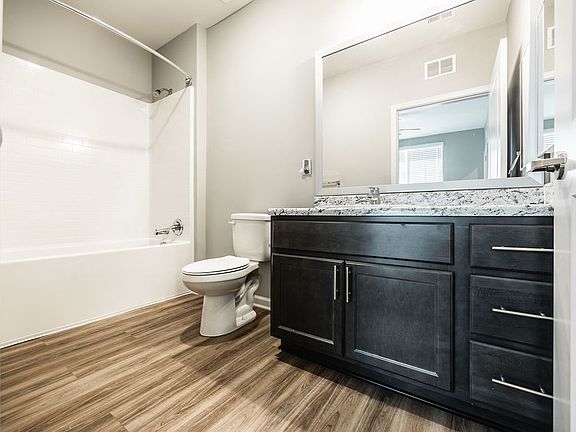 4th image of 15221 Ballancroft Pkwy #2B-2Ba-869Sqft