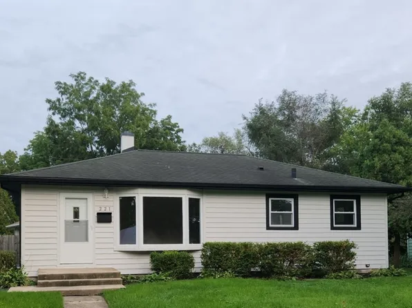 221 Sunset Ter, Crystal Lake, IL 60014