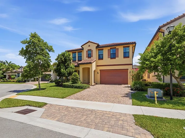 11760 Bayview Cir — Photo 48