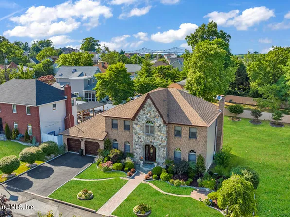 35 Poe St, Staten Island, NY 10307