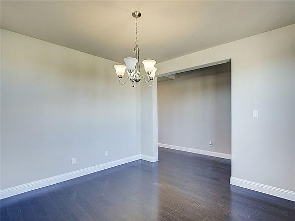 5th image of 1011 Uplands Dr