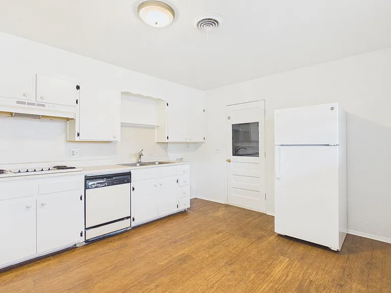 3319 Teckla Blvd — Photo 19
