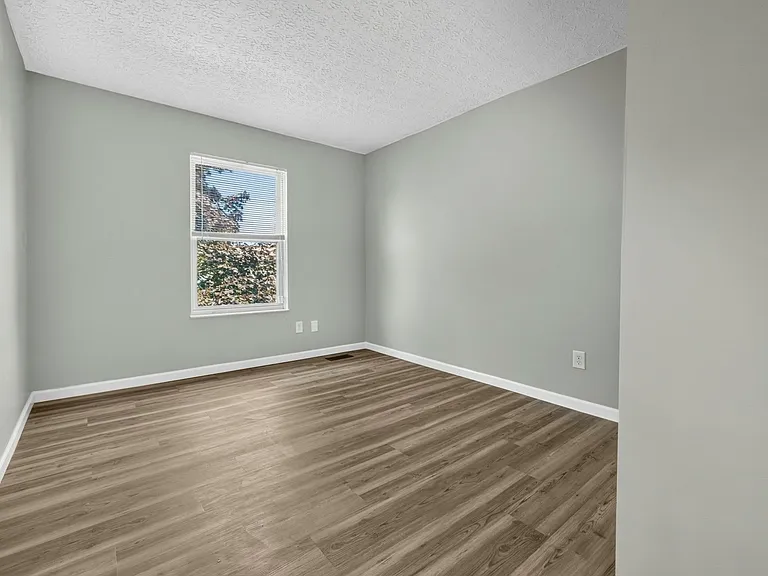 8472 Kingsley Dr — Photo 15