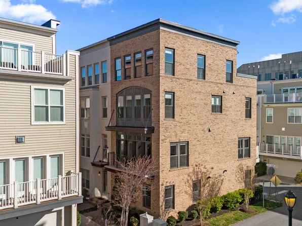 942 King Farm Blvd, Rockville, MD 20850