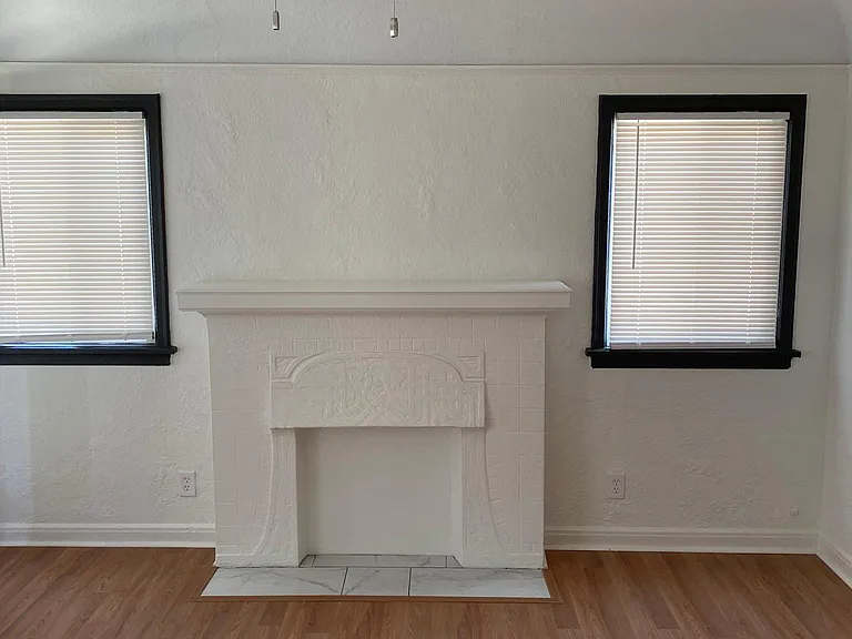 2634 S Redondo Blvd — Photo 5