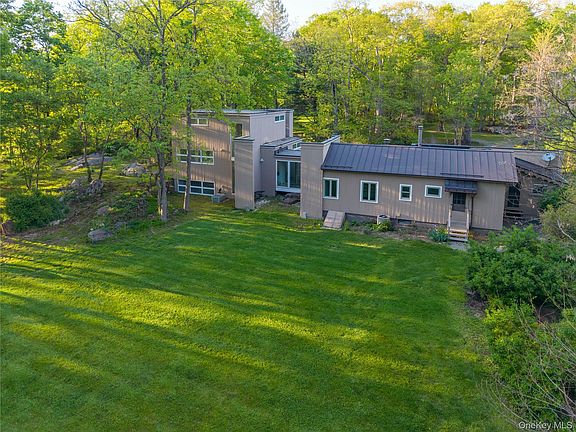 4th image of 61 Indian Brook Road