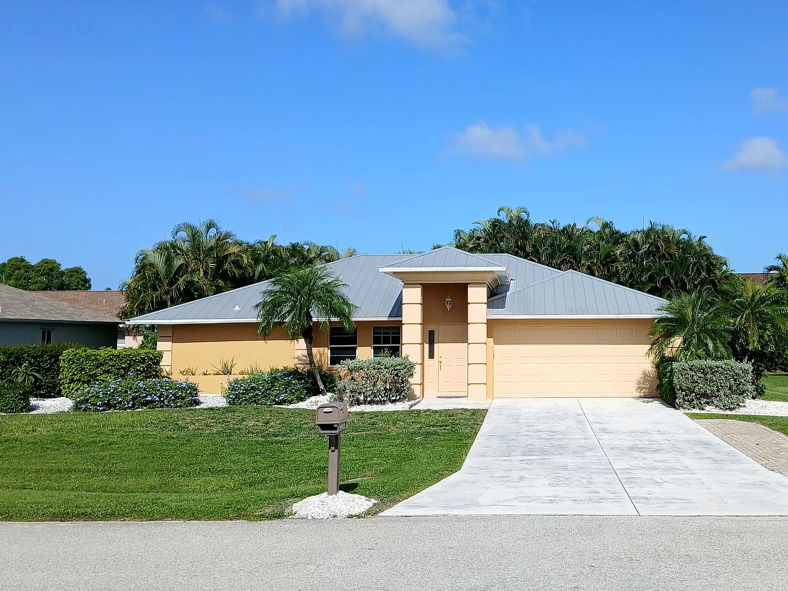 3 bed, 1600 sqft, $2,900 — Photo 2