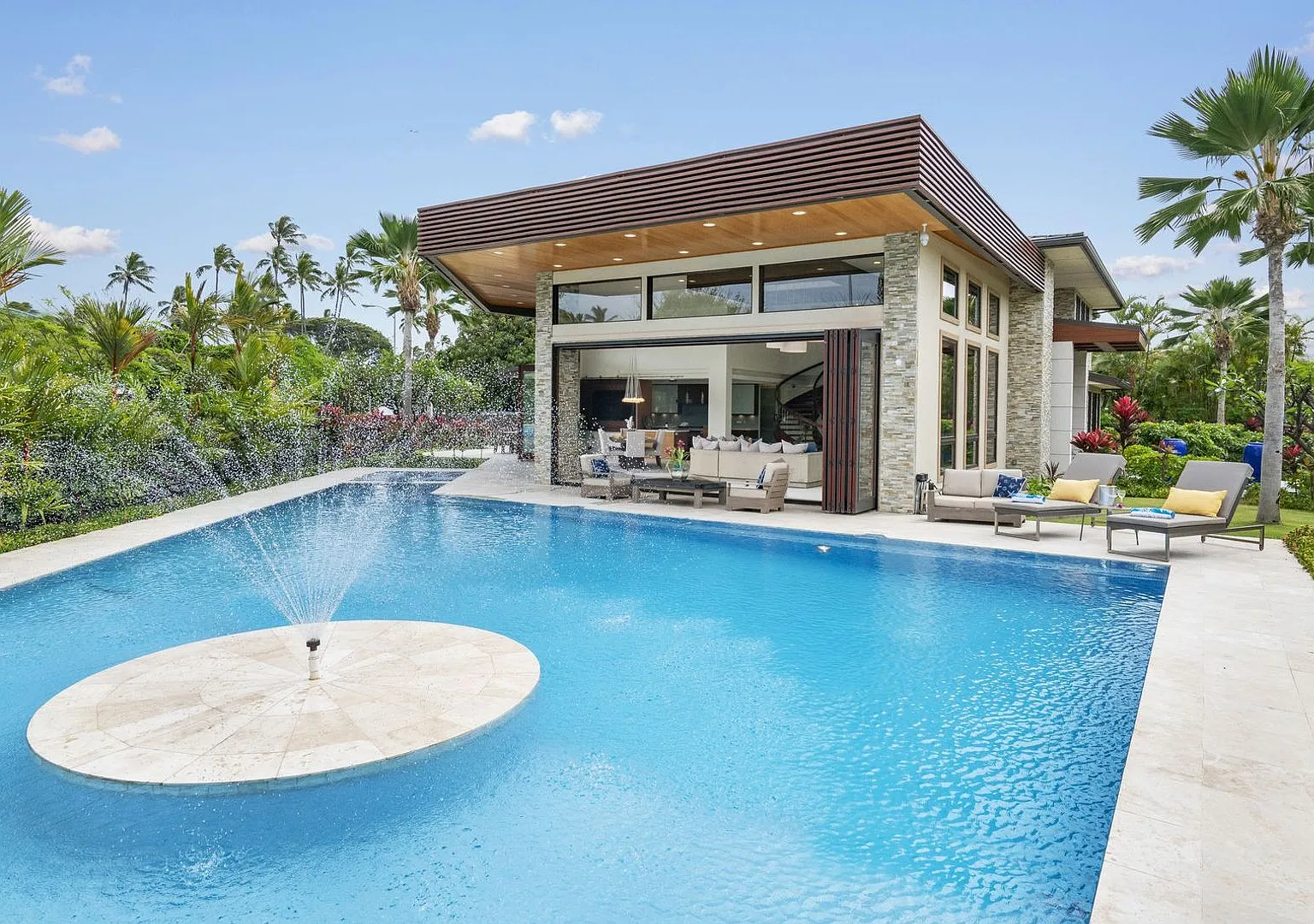 Kahala Grand Splendor. Contemporary Luxury residence w/ a large pool. — Photo 3