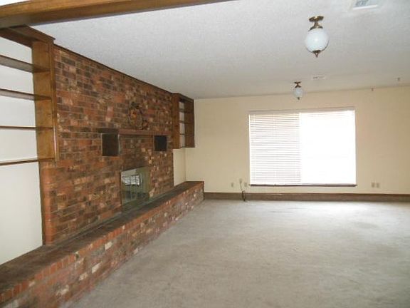 4th image of 4802 NW Motif Manor Blvd