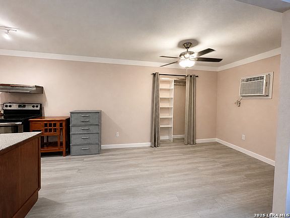2nd image of 118 N Stonegate Dr #2
