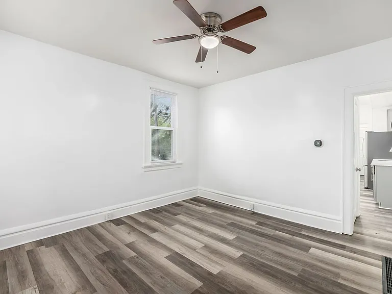 1421 Gault St — Photo 26