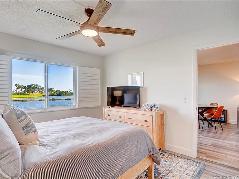 5601 NE Gulfstream Way — Photo 44
