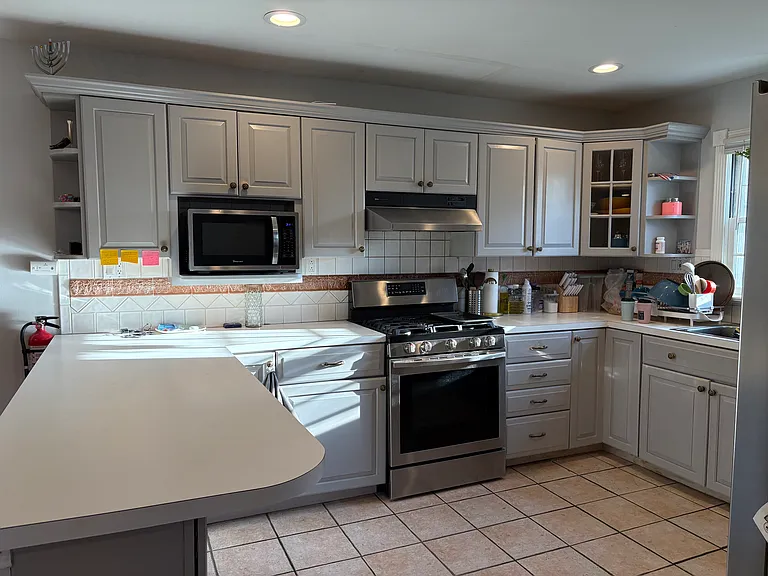 52 Oakwood Ave — Photo 4