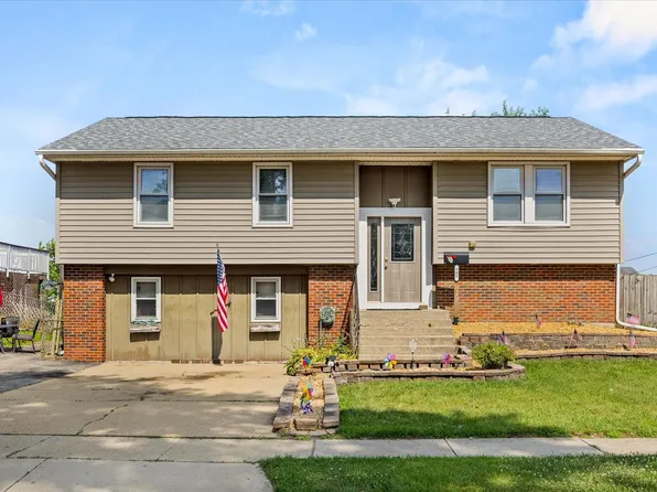 305 Hickory Ave, Romeoville, IL 60446