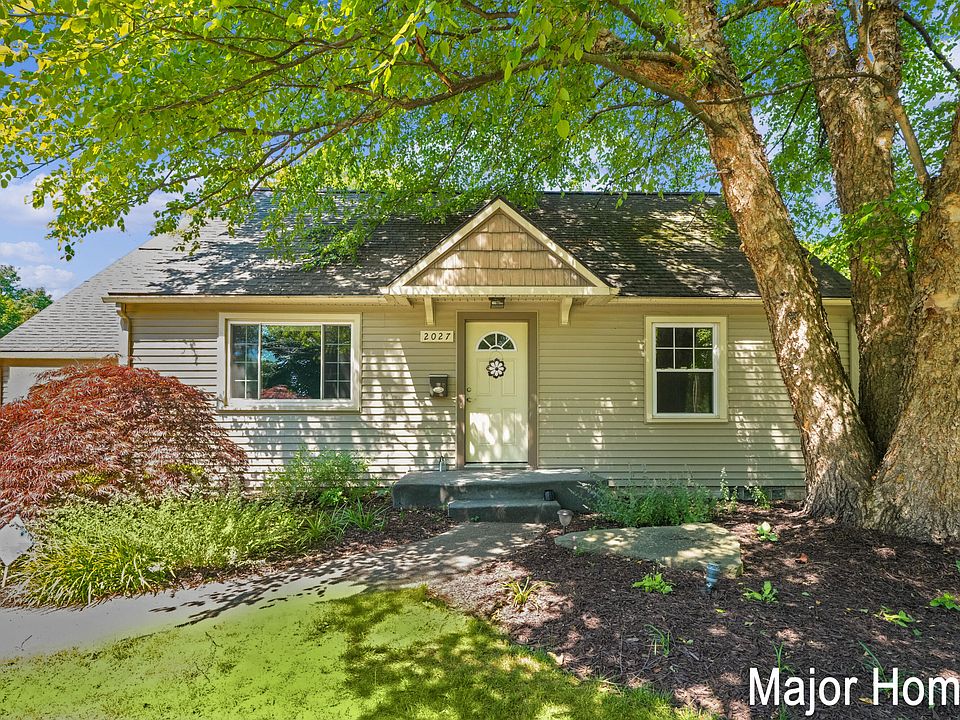 1st image of 2027 Diamond Ave NE