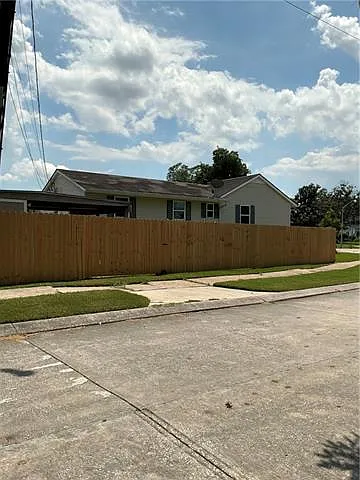 1401 Farrington Dr — Photo 25