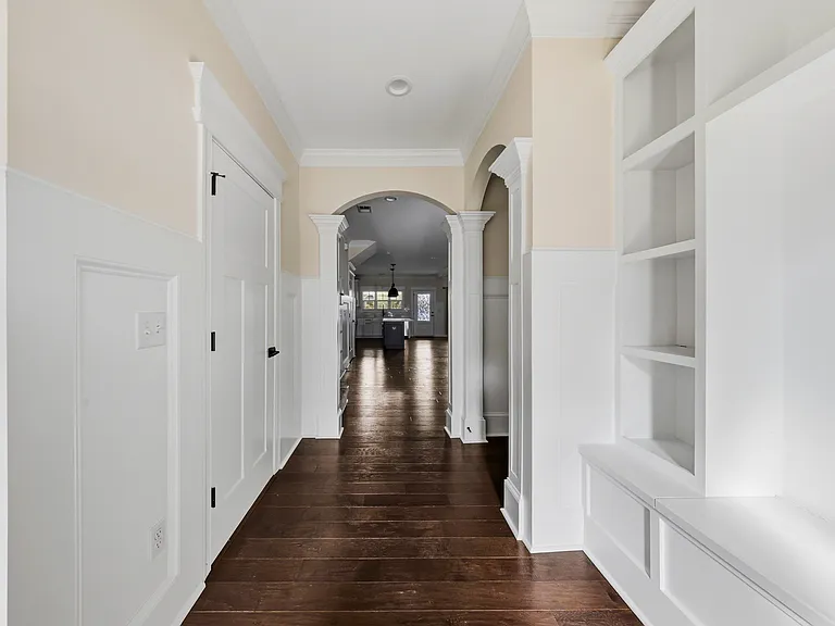 1020 Easton Ct — Photo 7