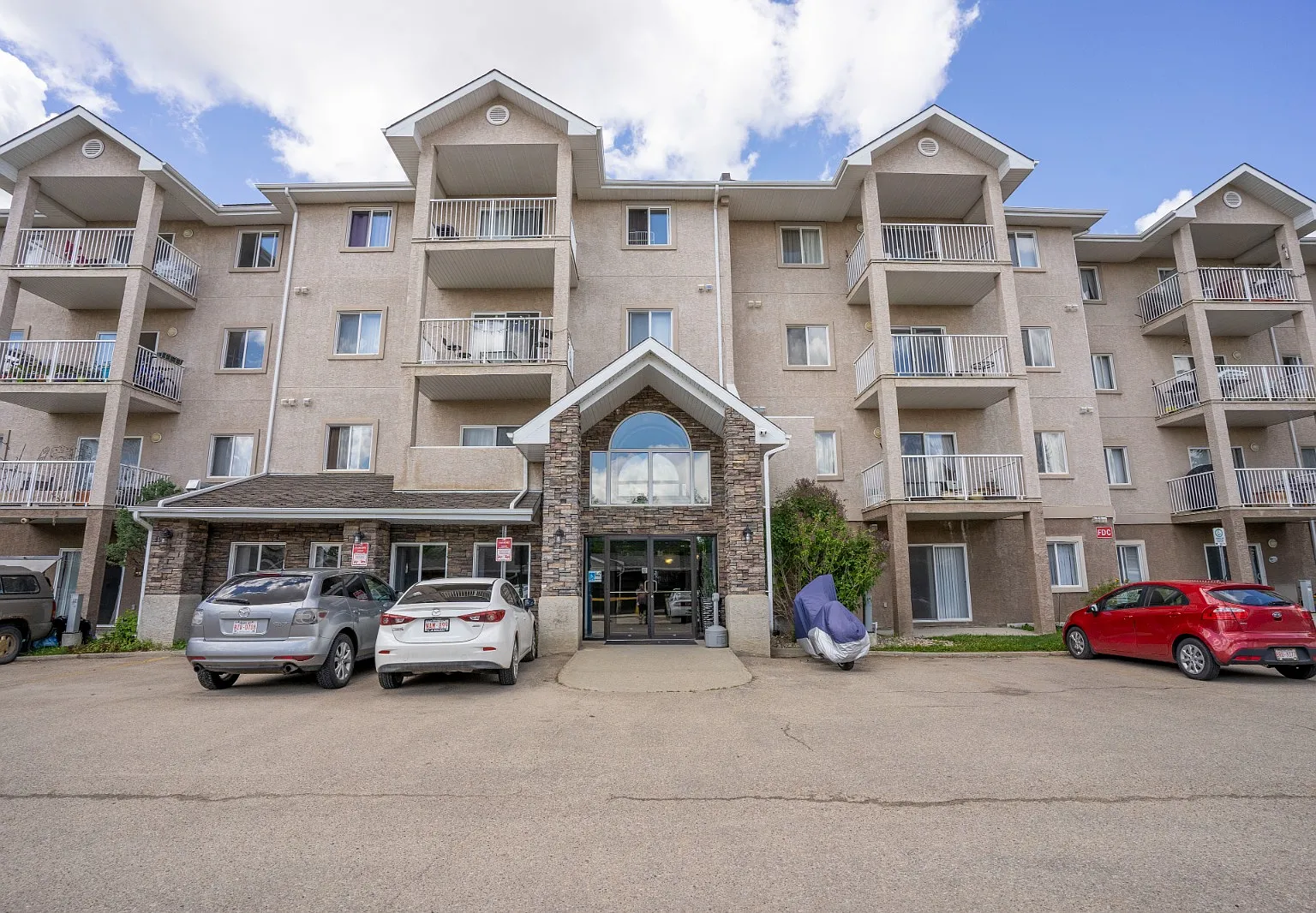 1 bed, 638 sqft, $1,300 — Photo 2