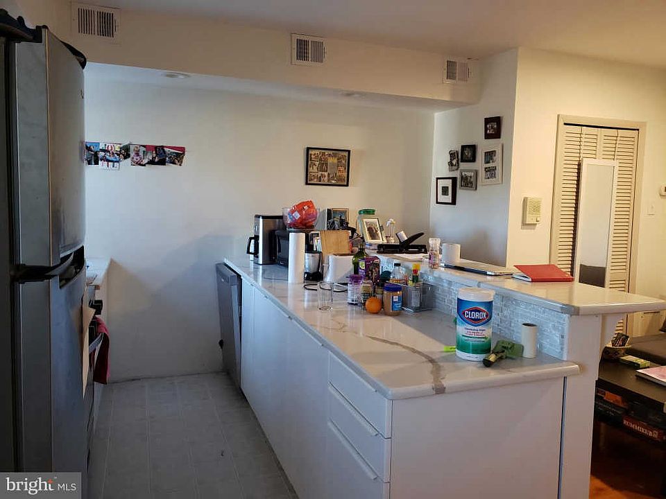 1st image of 2325 Catharine St Floor 3