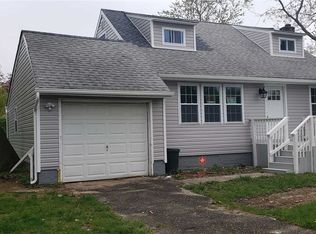499 Smith St, Central Islip, NY 11722