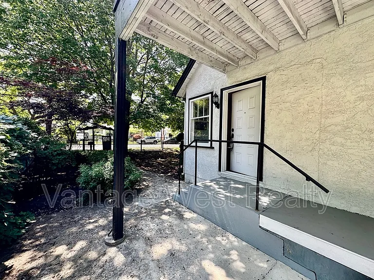 840 Bernard Ave — Photo 34