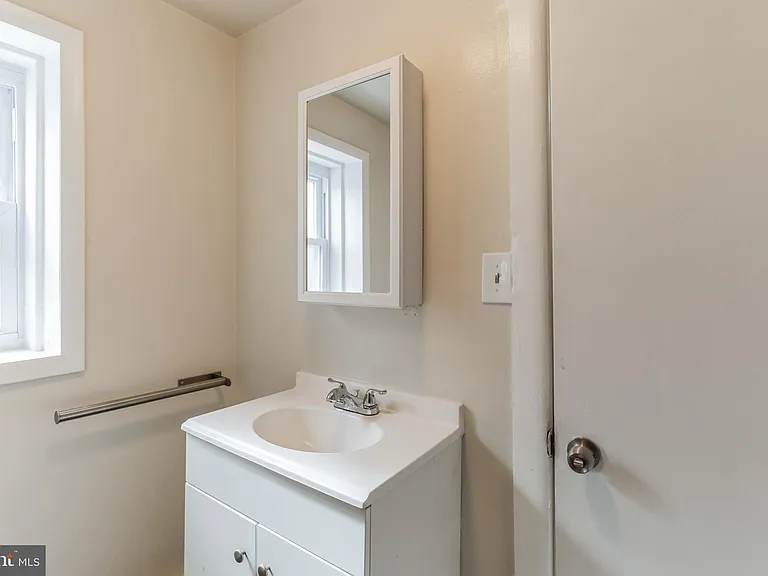 1305 N Lawrence St #1 — Photo 10