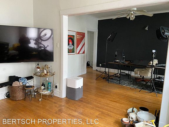 5th image of 4704 N Sacramento Ave #1