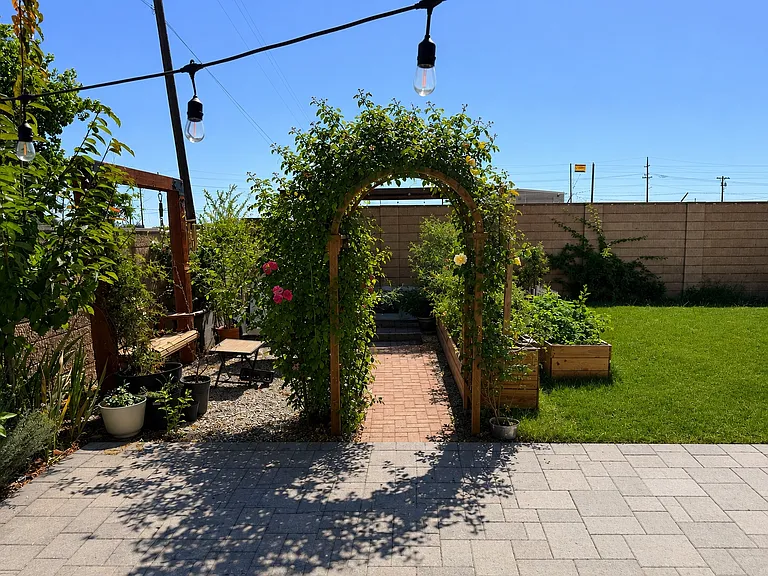 2022 Hedge Ave — Photo 9