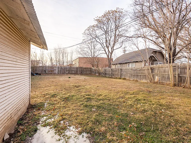 220 S Lewis St — Photo 15