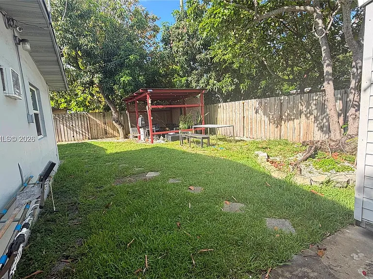 3610 SW 39th Ave — Photo 3