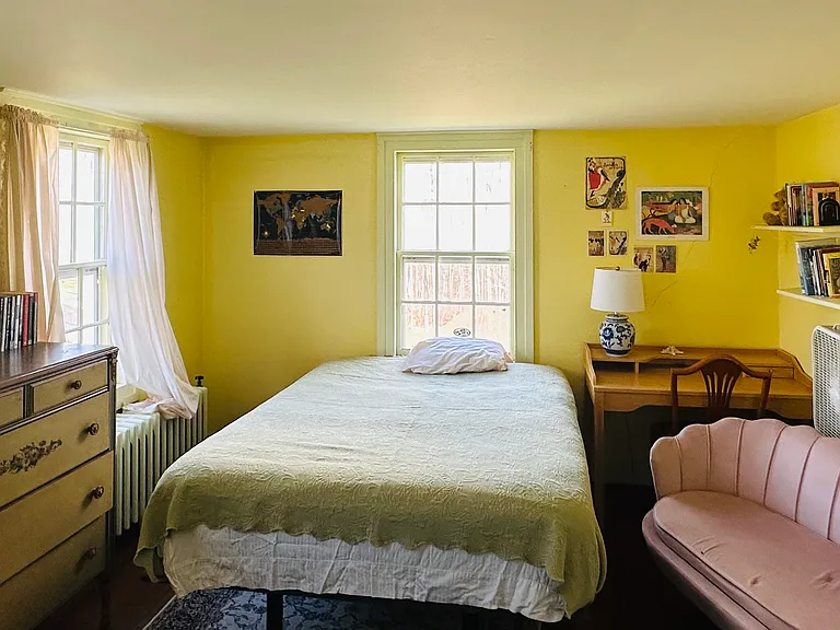 360 Kings Hwy — Photo 17