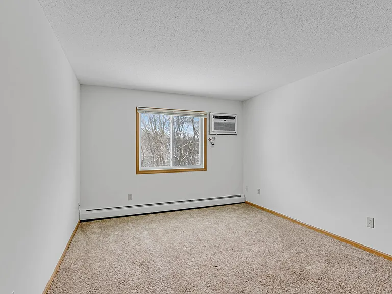 Applewoods Apartments — Photo 12