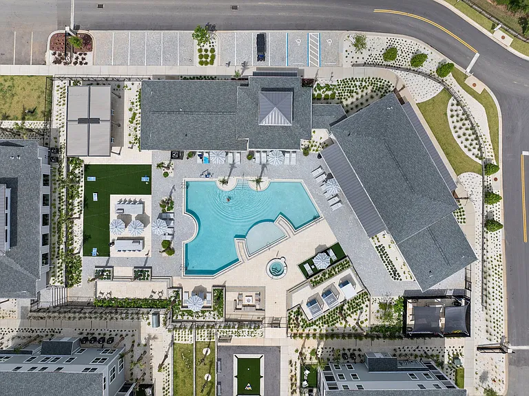 The Quinn Luxury Apartments — Photo 8
