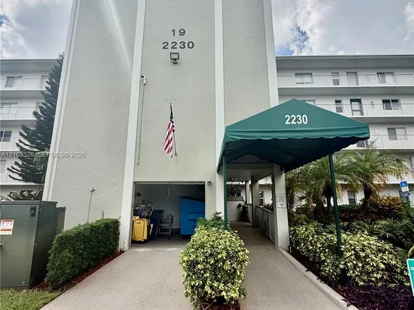 2230 N Cypress Bend Dr APT 308, Pompano Beach, FL 33069