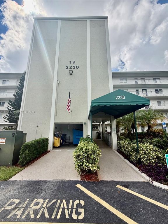 2230 N Cypress Bend Dr APT 308, Pompano Beach