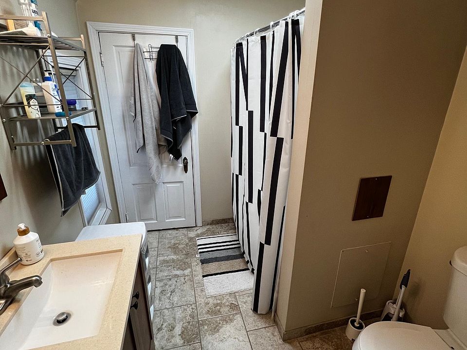 2nd image of 1215 E 1st St APT 3