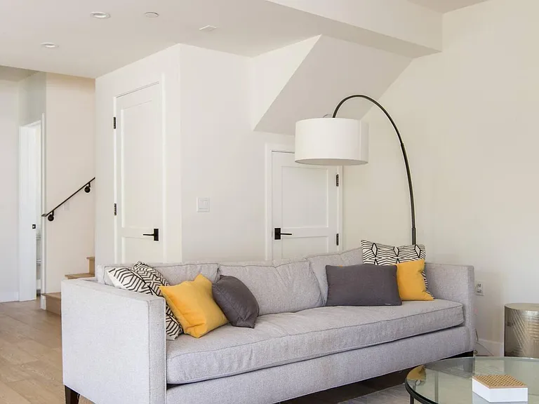 1319 Yale St #1 — Photo 6