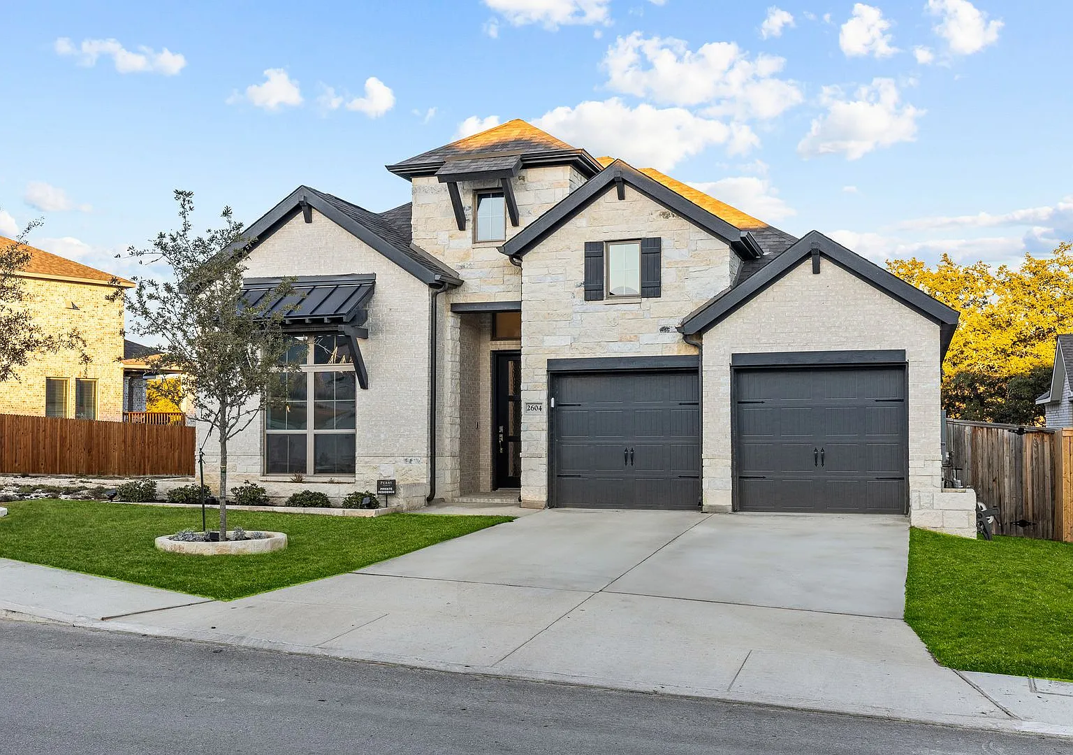 Elegant One-Story Home with Modern Upgrades 4 Bed, 3 Bath — Photo 2