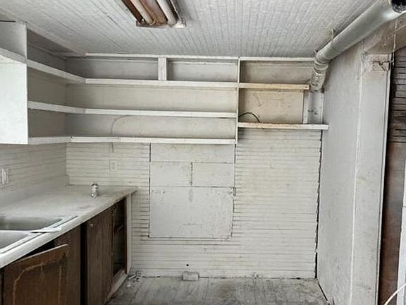 5th image of 505 Grove St SE