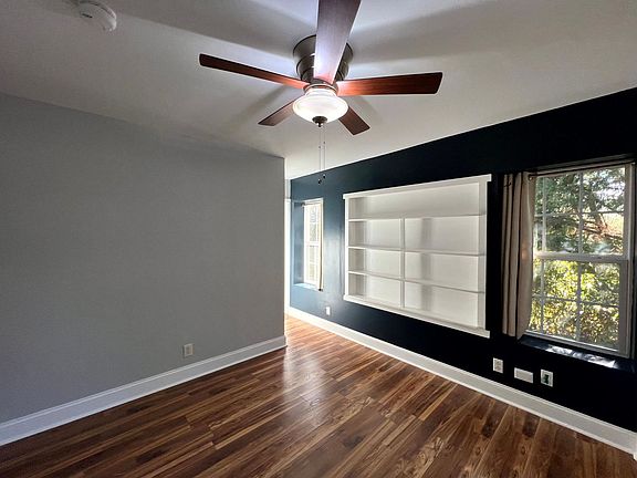 4th image of 223 Judd St