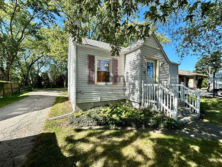 9344 Keilman St — Photo 2