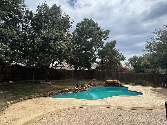 4th image of 125 Whitney Dr