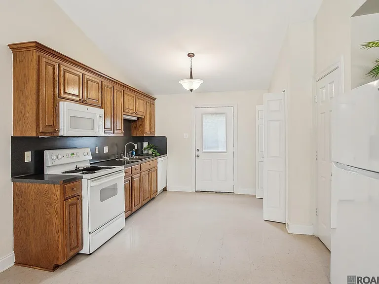 408 E Beech St — Photo 3