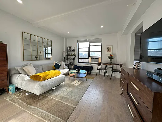 Rented by Oxford Property Group | media 1