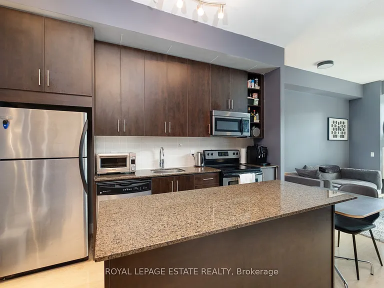 112 George St S #S711 — Photo 7