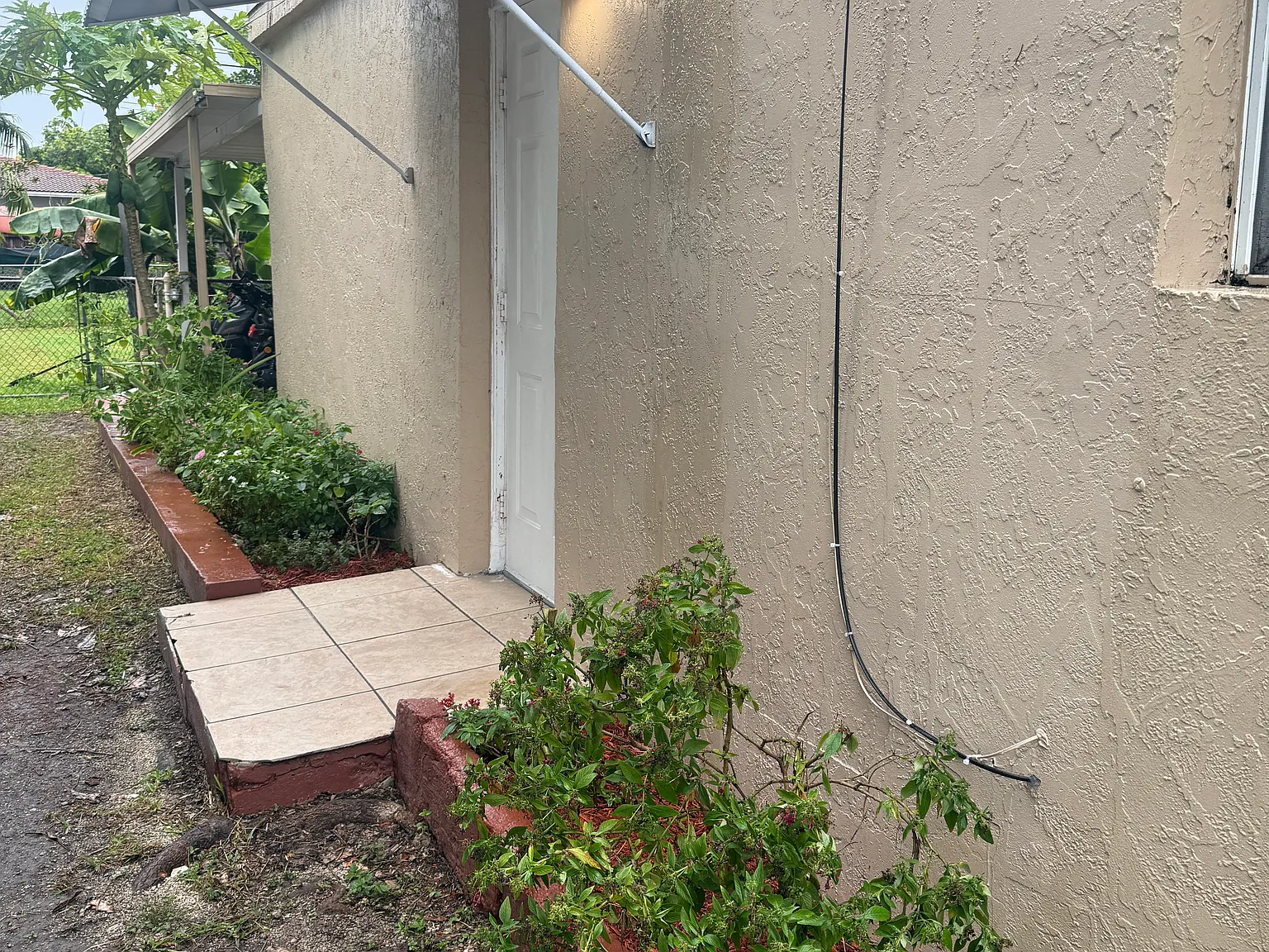 Studio, 300 sqft, $1,300 — Photo 2