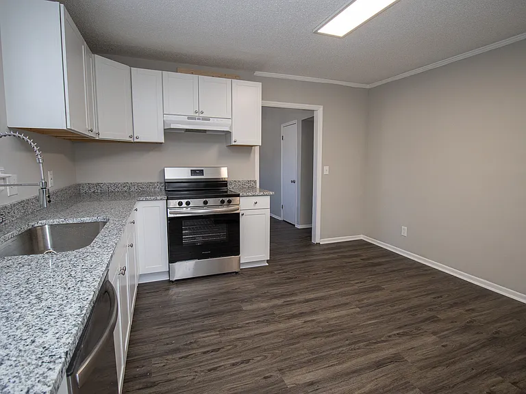 1420 Franklin St — Photo 7