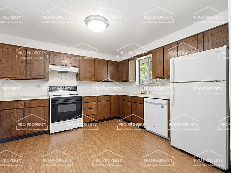 334 W 43rd St — Photo 8