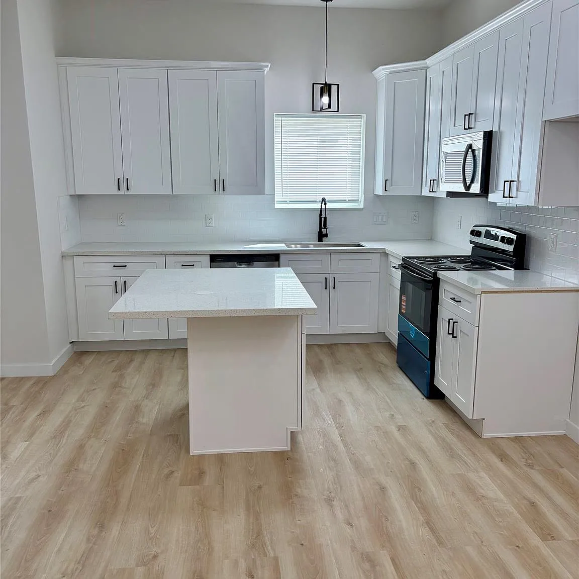 3 bed, 2.0 bath, $1,700 — Photo 3