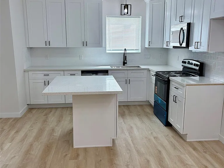 9711 Pelsey A B St #A — Photo 3